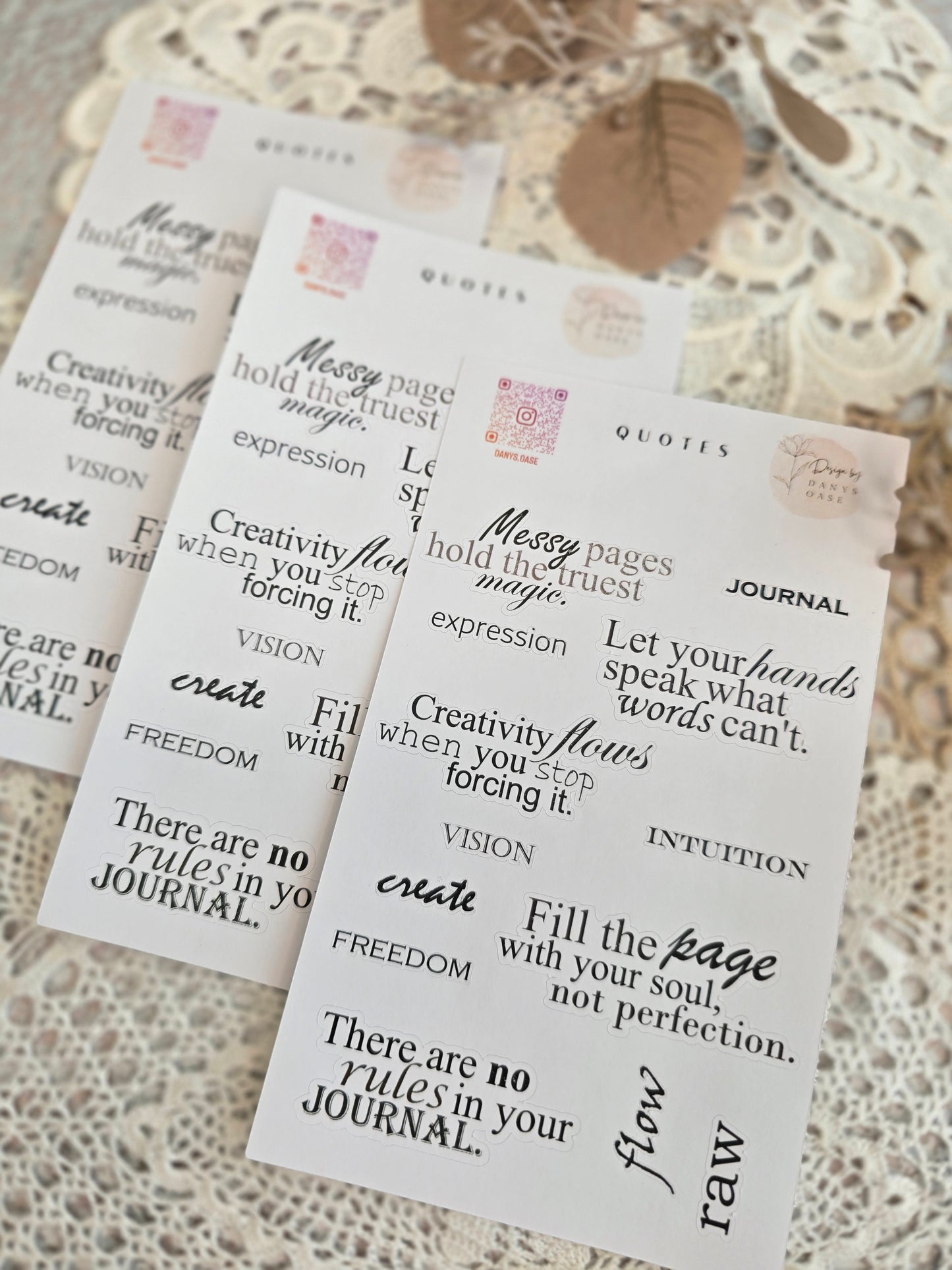 Sticker „Journal Quotes“ – 13 typografische Schwarz-Weiß-Zitate