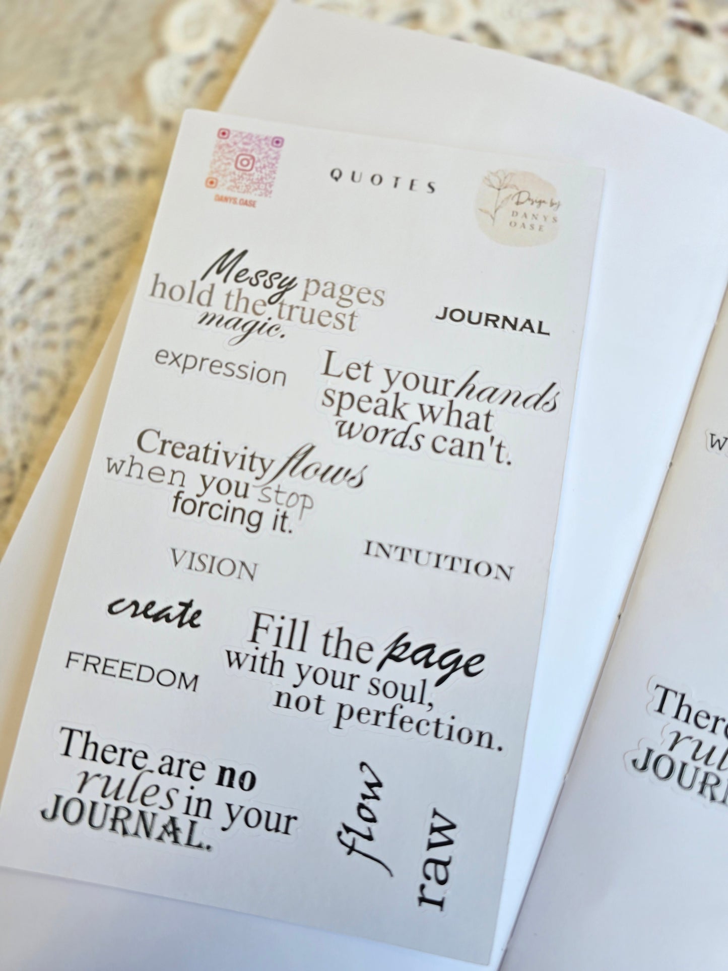 Sticker „Journal Quotes“ – 13 typografische Schwarz-Weiß-Zitate