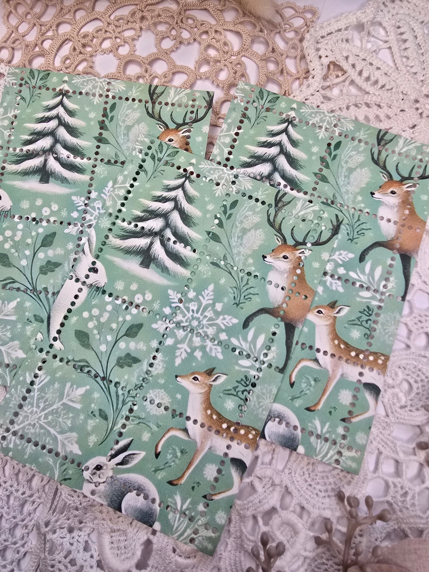 Briefmarke „Waldzauber – Wintertanne“ – Handmade Mini-Serie