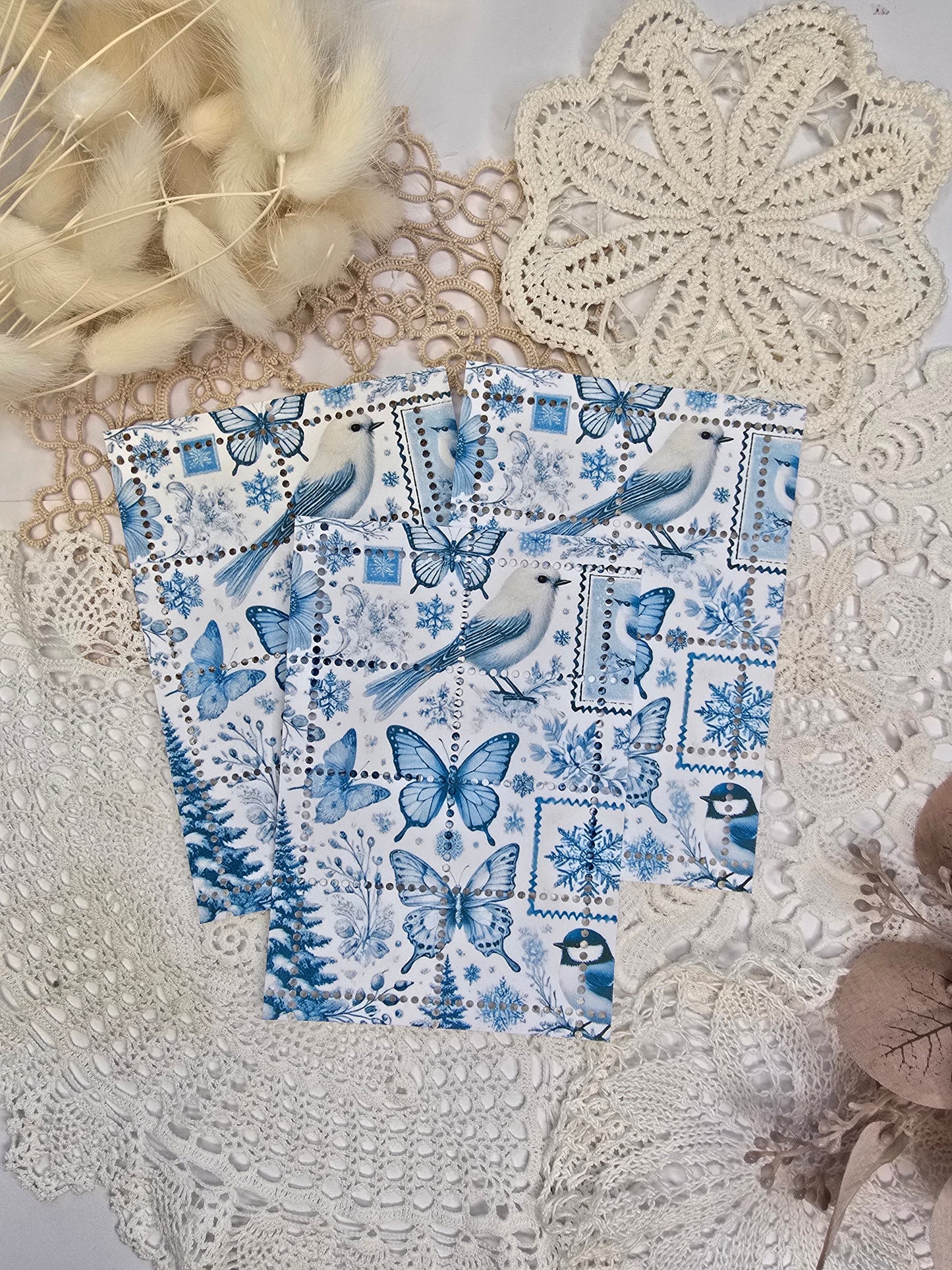 Briefmarke „Waldzauber – Frostflügel“ – Handmade Mini-Serie